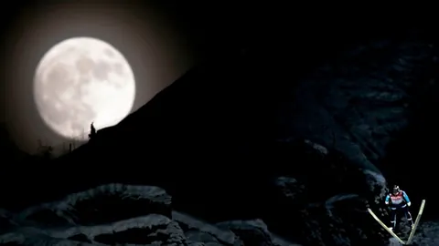 荷兰队赛场里程碑，德利赫特与西蒙斯喜获纪念奖